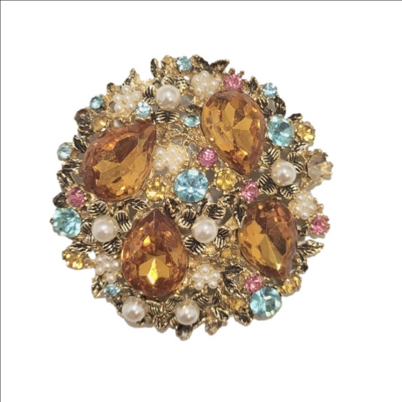 Vintage Jewelry - 1970s vintage gold tone brooch, pin, lapel pin, reto costume jewelry rhinestone